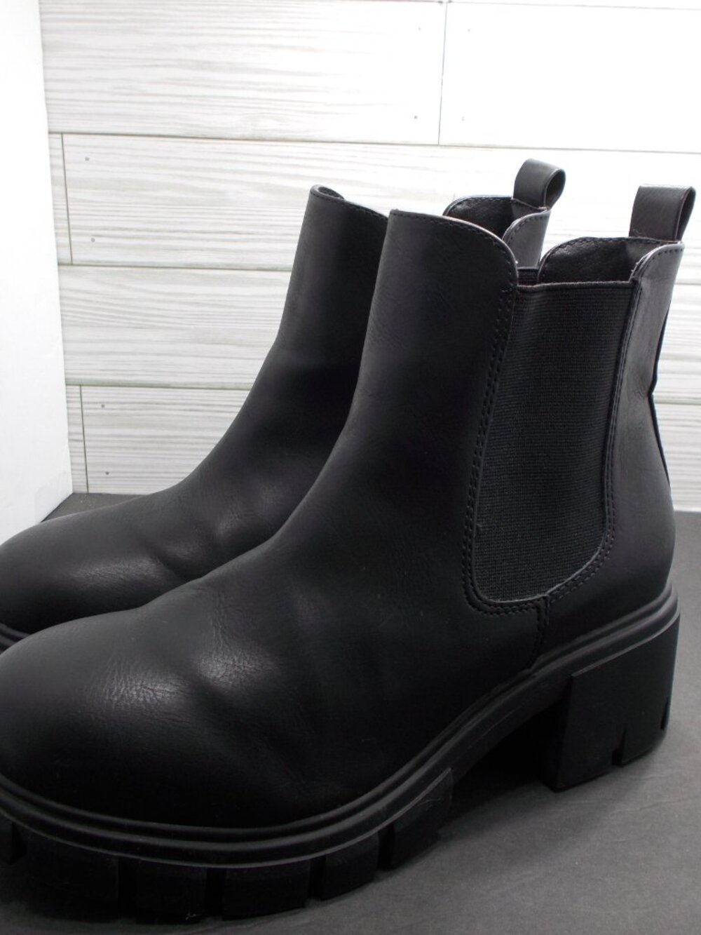 MIA Y2K Chunky Lug Sole Ankle Chelsea Boots Size 9